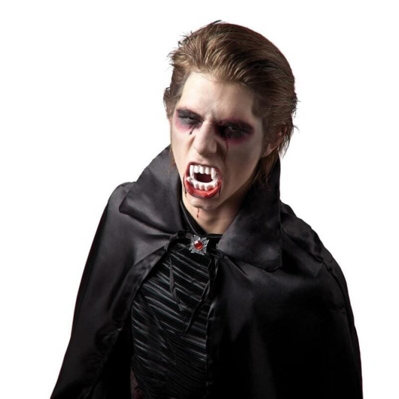 Vampyro dantys ir netikras kraujas